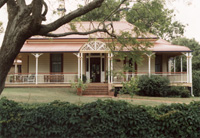 Accom02.jpg (24931 bytes)